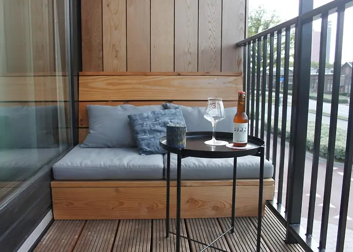 Roots Tiny House * Τίλμπουργκ